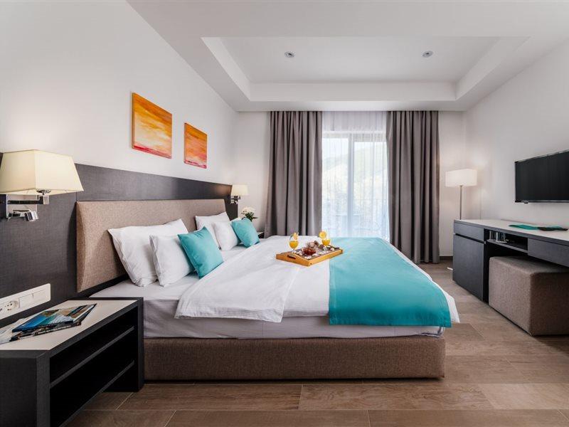 Hotel Eleven Petrovac Екстер'єр фото