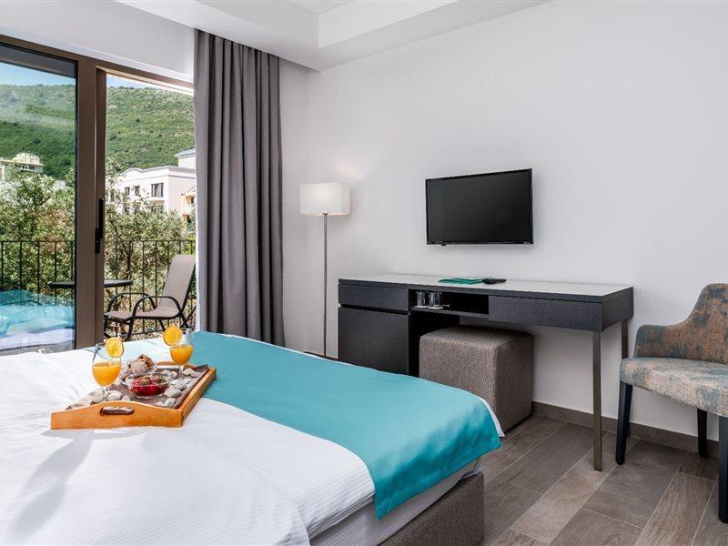 Hotel Eleven Petrovac Екстер'єр фото
