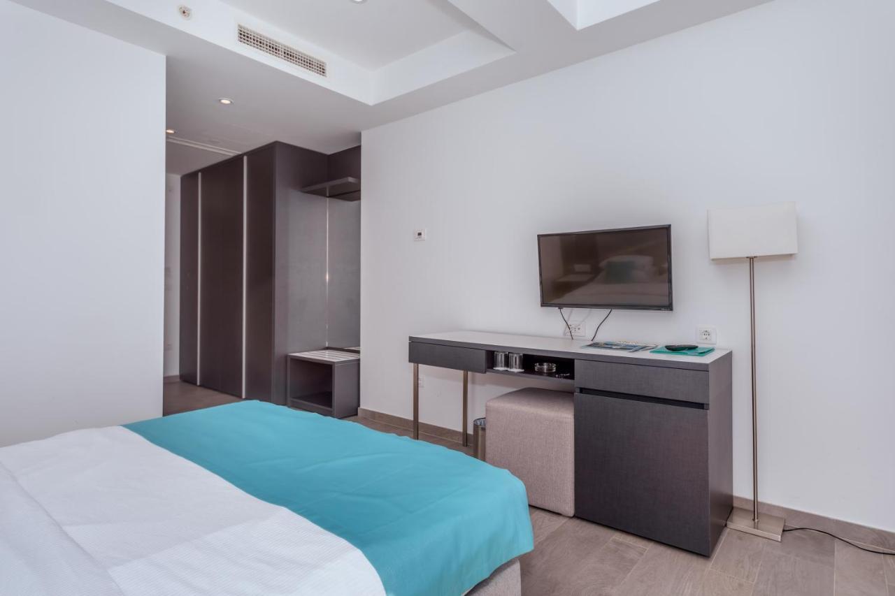 Hotel Eleven Petrovac Екстер'єр фото