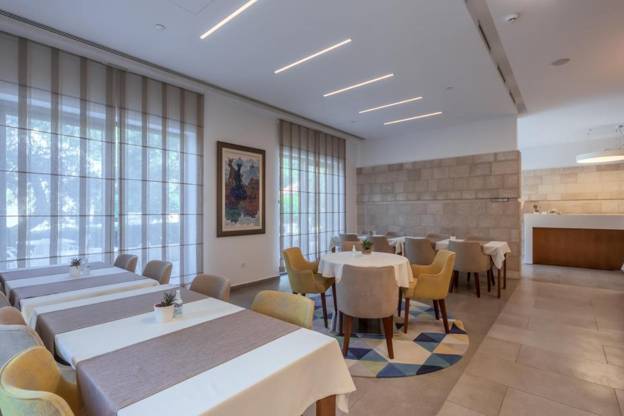 Hotel Eleven Petrovac Екстер'єр фото