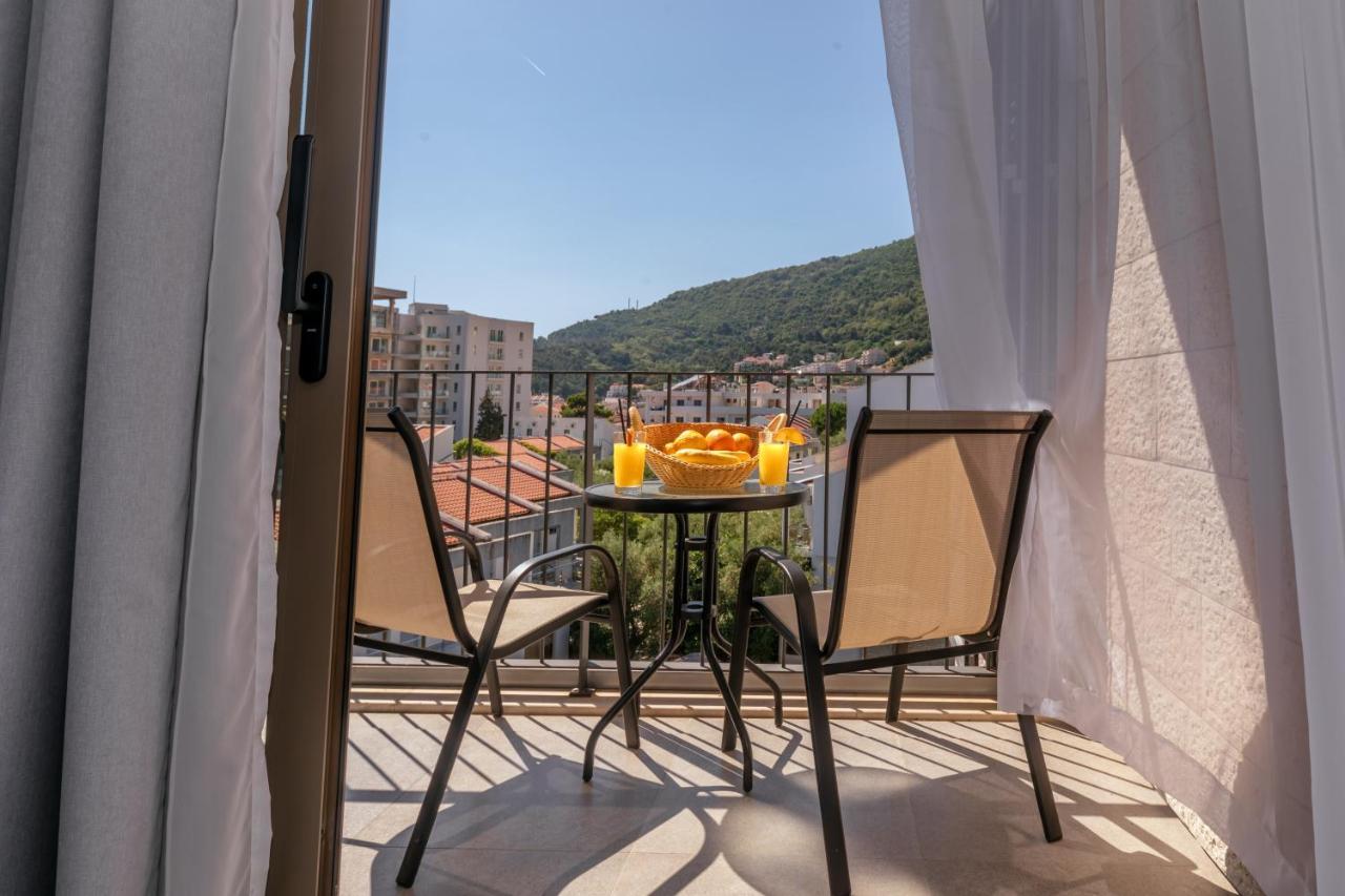 Hotel Eleven Petrovac Екстер'єр фото
