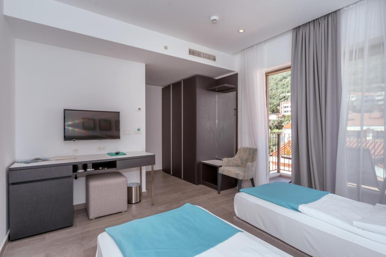 Hotel Eleven Petrovac Екстер'єр фото