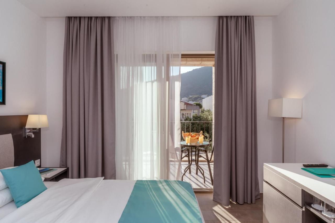 Hotel Eleven Petrovac Екстер'єр фото