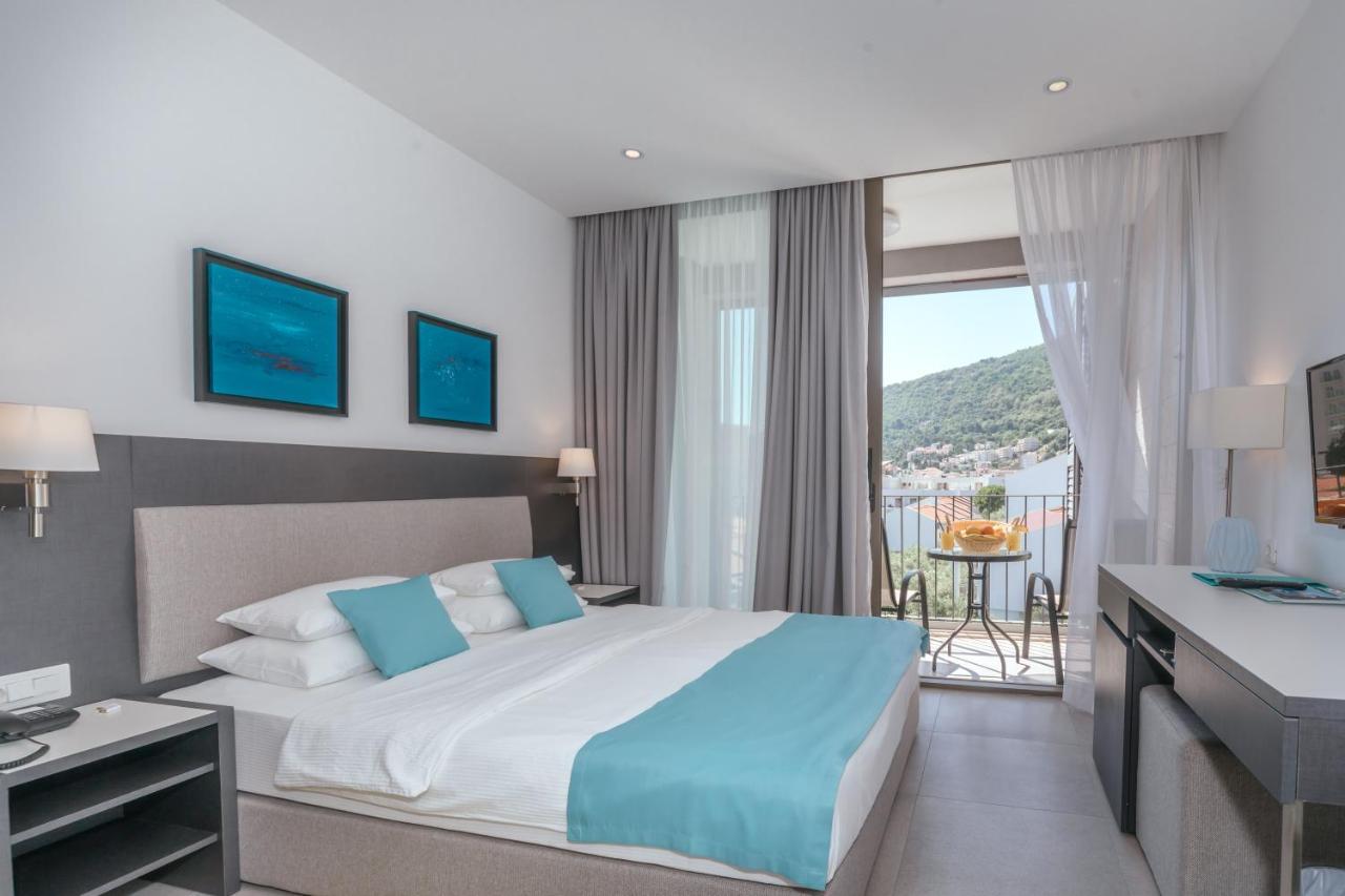 Hotel Eleven Petrovac Екстер'єр фото