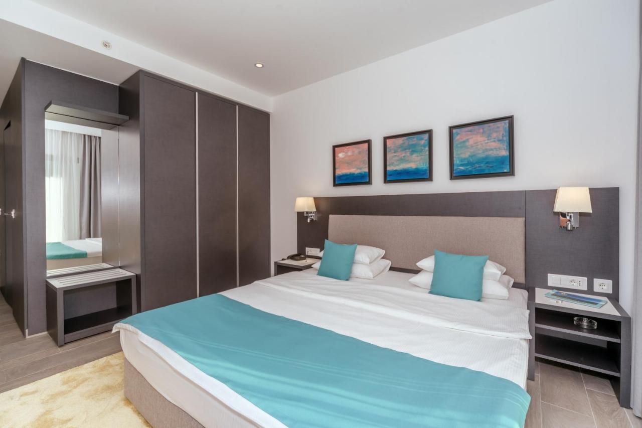 Hotel Eleven Petrovac Екстер'єр фото