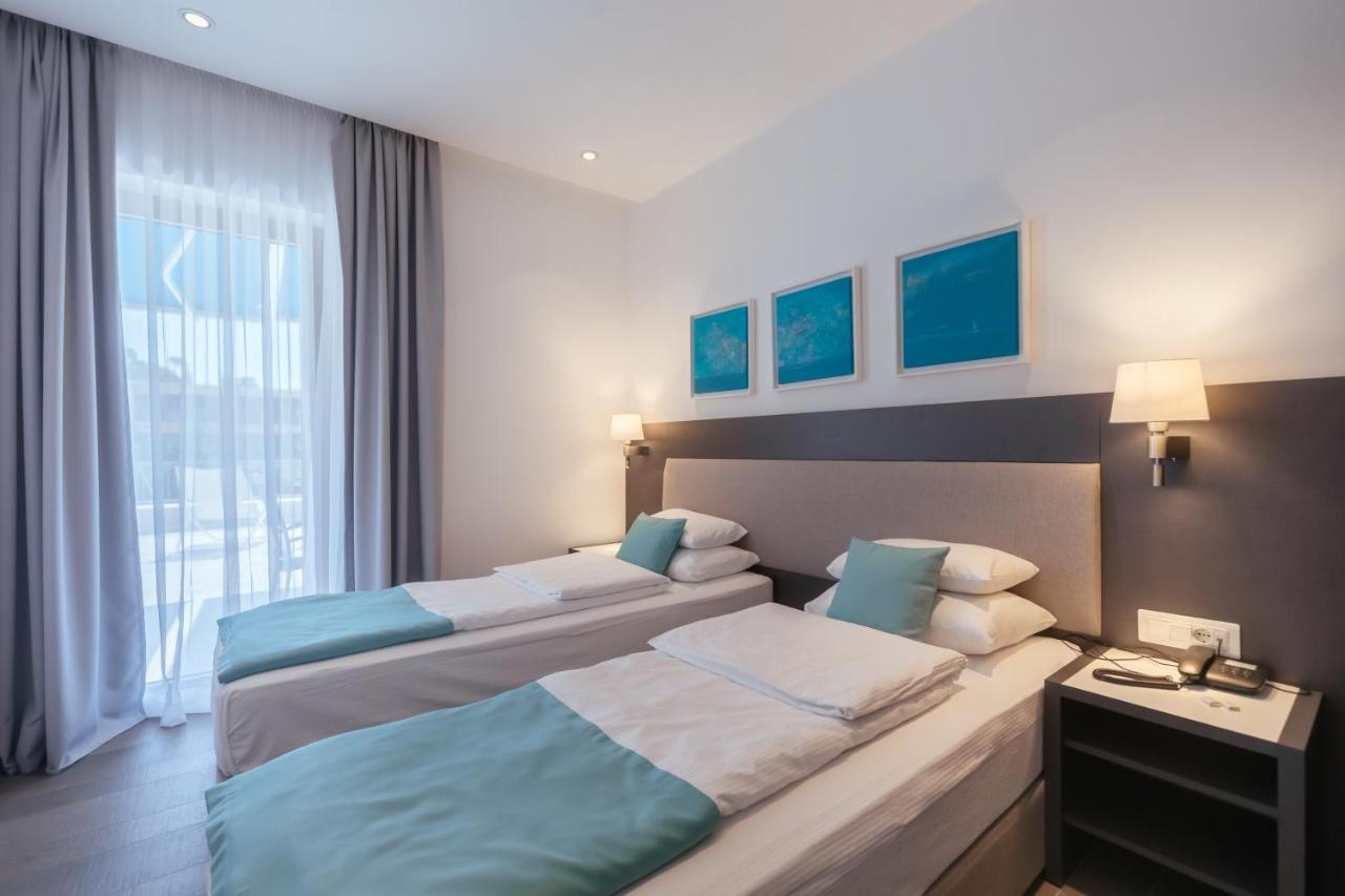 Hotel Eleven Petrovac Екстер'єр фото