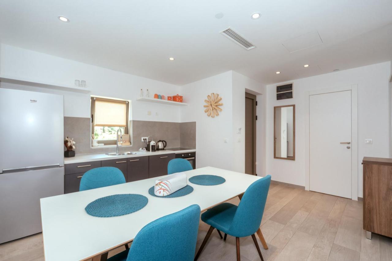 Hotel Eleven Petrovac Екстер'єр фото