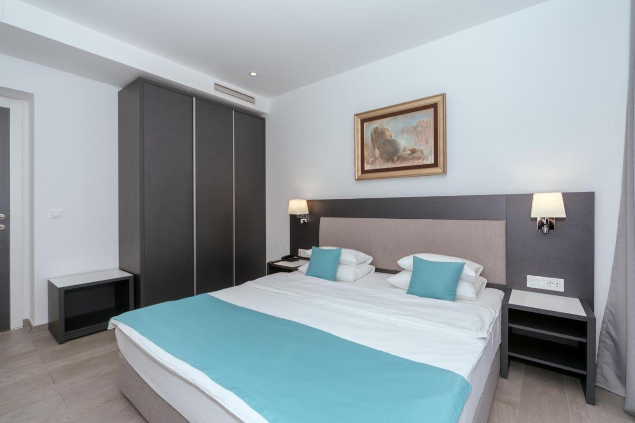 Hotel Eleven Petrovac Екстер'єр фото