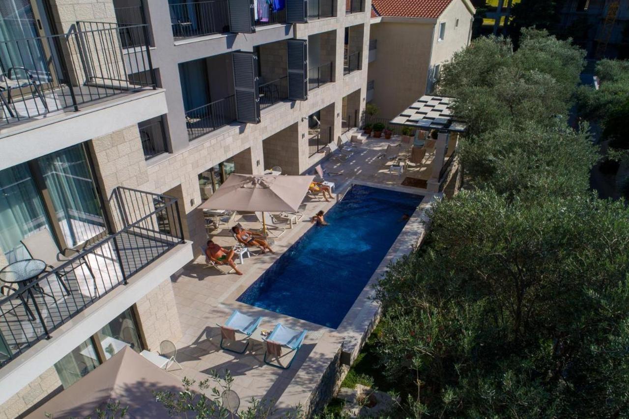 Hotel Eleven Petrovac Екстер'єр фото