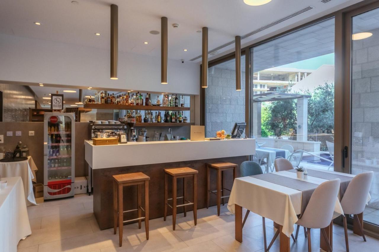 Hotel Eleven Petrovac Екстер'єр фото