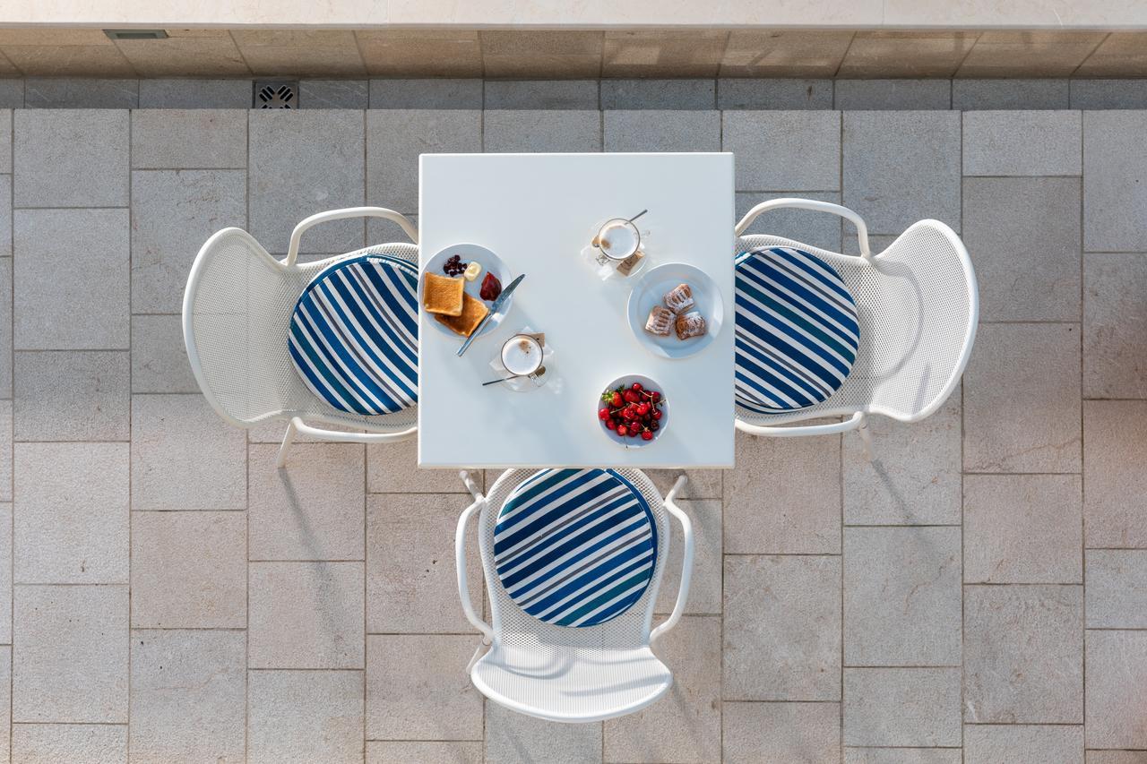 Hotel Eleven Petrovac Екстер'єр фото