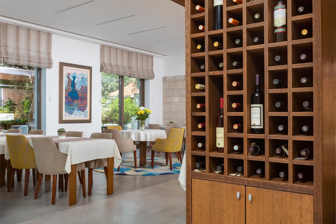 Hotel Eleven Petrovac Екстер'єр фото