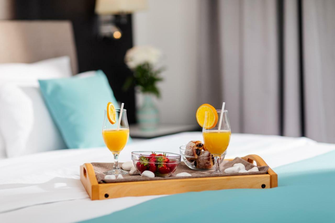Hotel Eleven Petrovac Екстер'єр фото