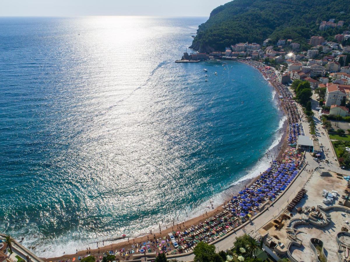 Hotel Eleven Petrovac Екстер'єр фото