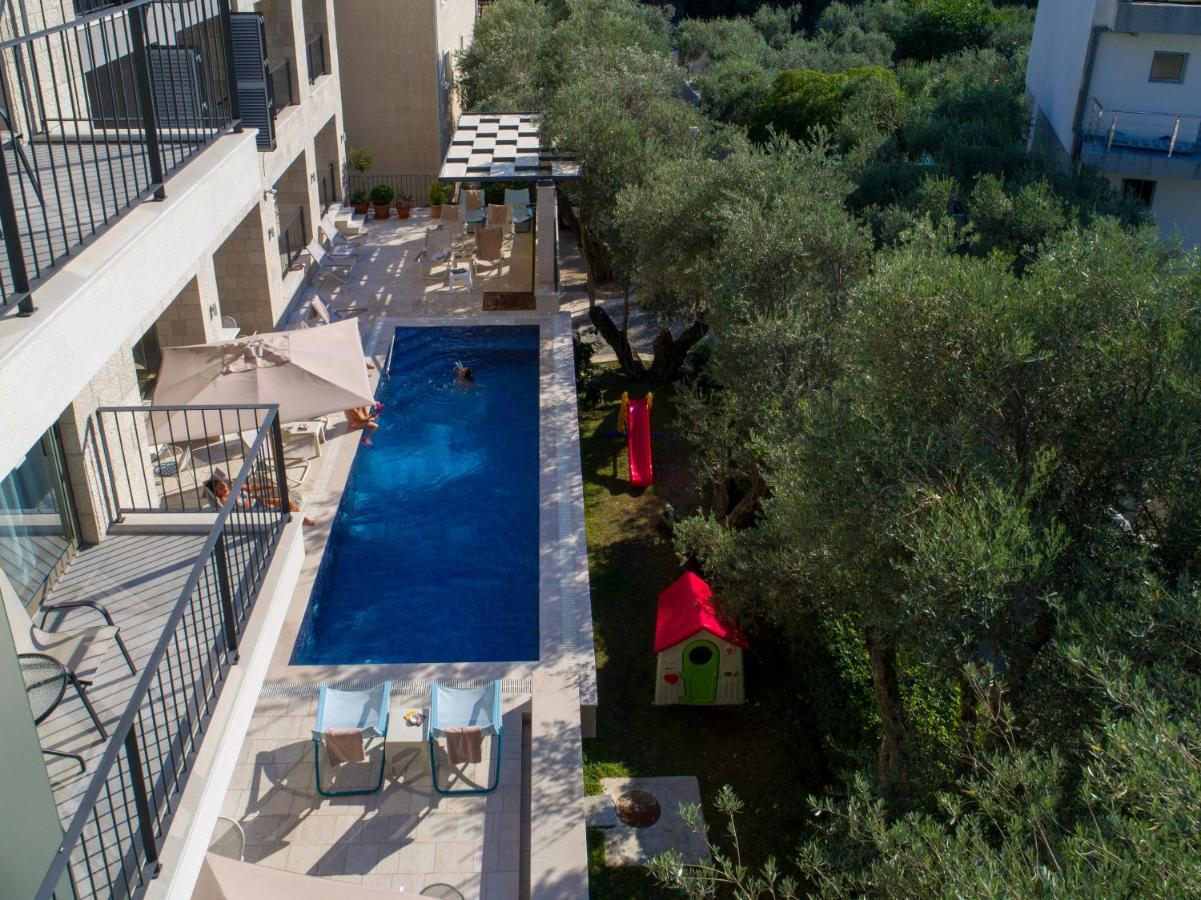 Hotel Eleven Petrovac Екстер'єр фото