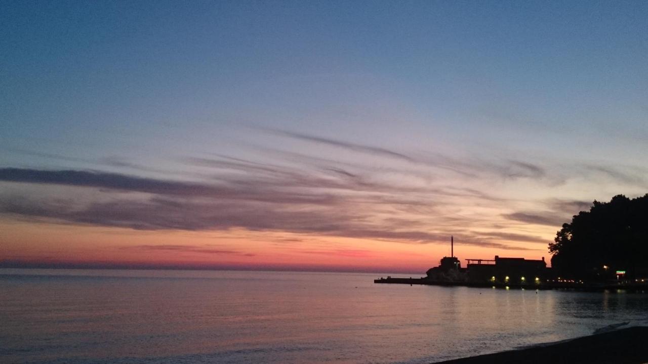 Hotel Eleven Petrovac Екстер'єр фото