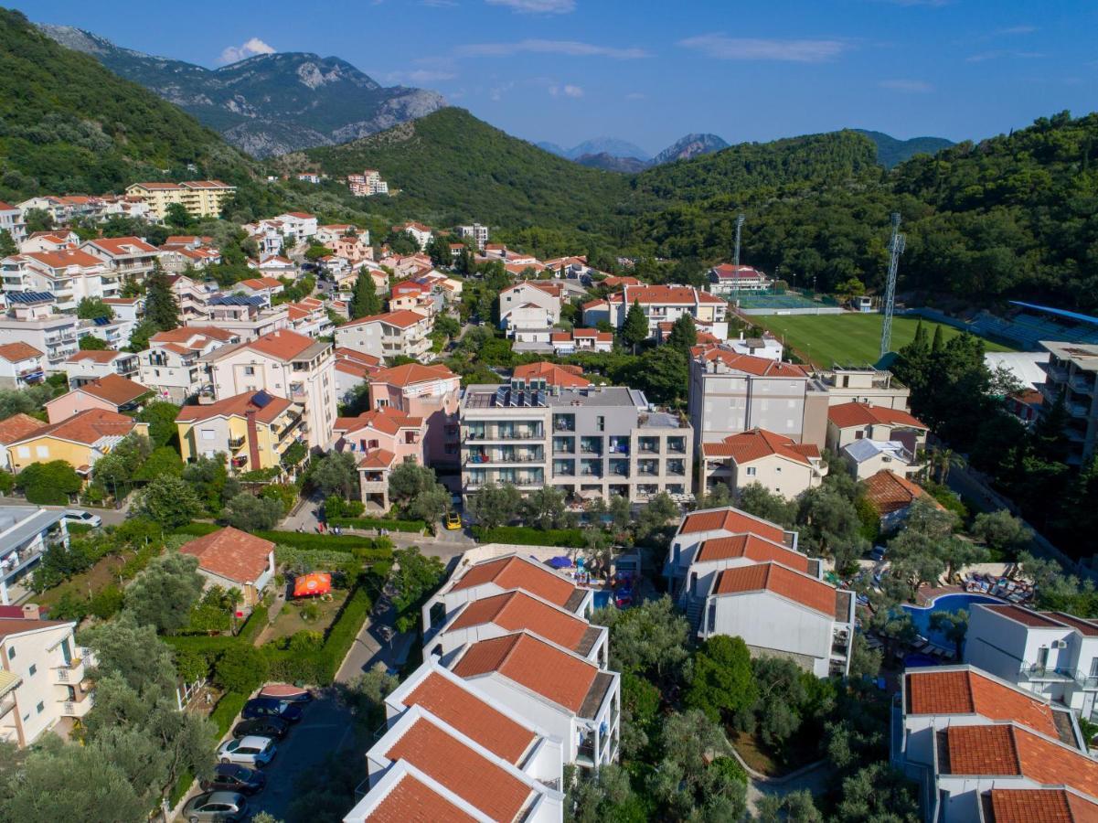 Hotel Eleven Petrovac Екстер'єр фото