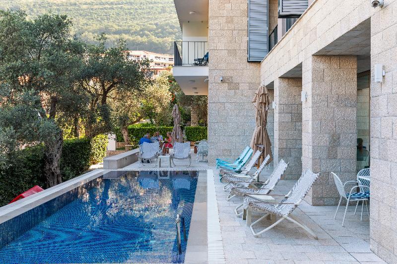 Hotel Eleven Petrovac Екстер'єр фото